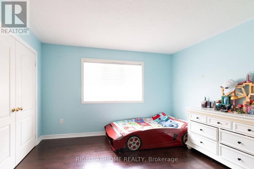 182 Maurier Boulevard — photo 24 of 37