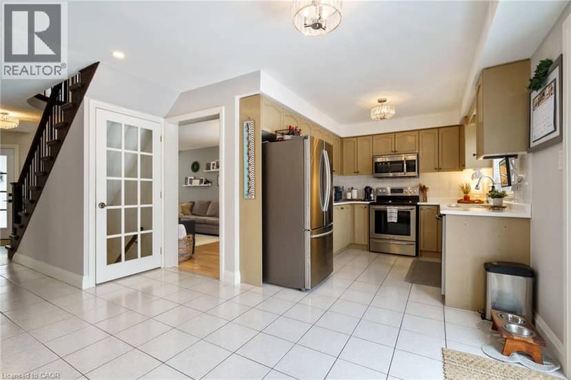 213 FELLOWES Crescent — photo 11 of 40