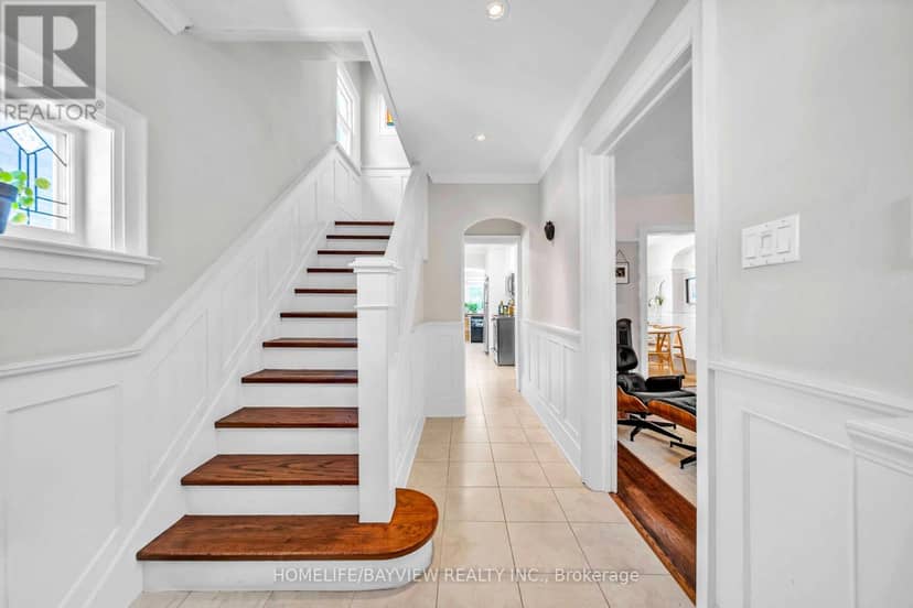131 Heddington Avenue — photo 4 of 40