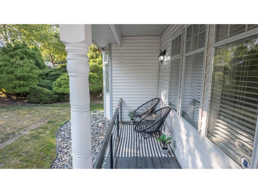 6096 Killarney Drive, Surrey, photo 2