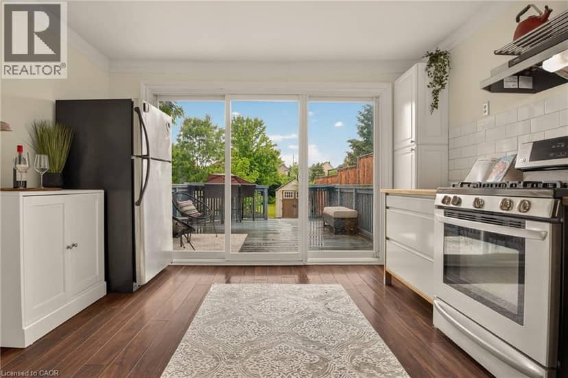 153 FERRIE Street E — photo 10 of 40