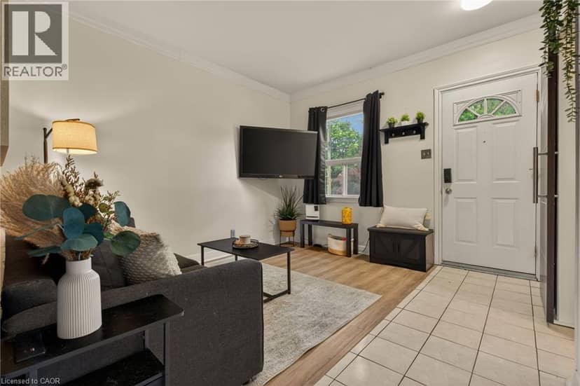 153 FERRIE Street E, Hamilton, photo 2