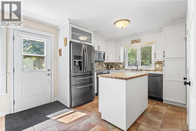 429 Beauport Street — photo 9 of 33