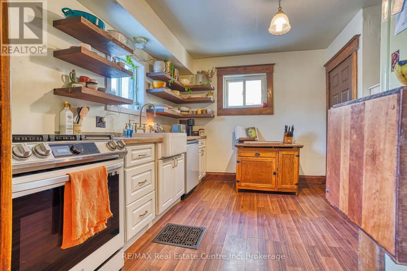 34 Wellington Street — photo 12 of 37