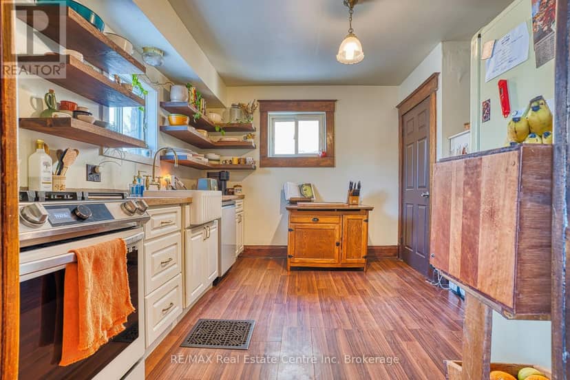 34 Wellington Street — photo 13 of 37