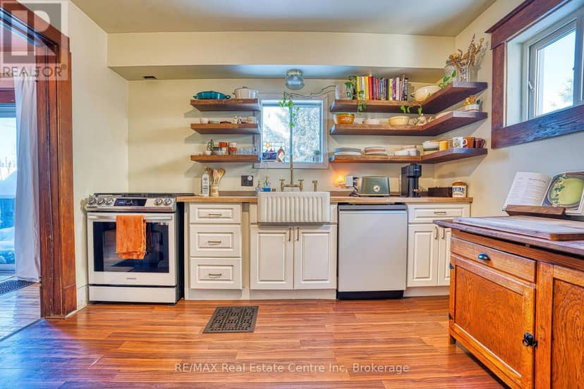 34 Wellington Street — photo 14 of 37