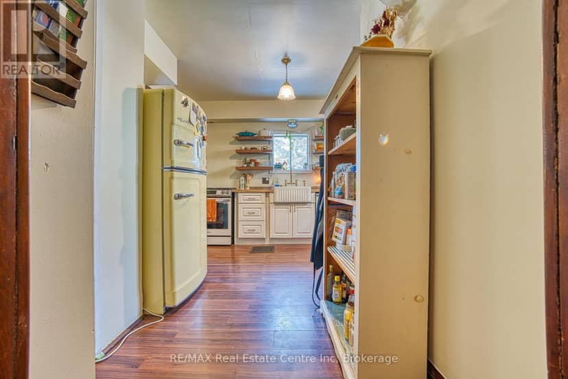 34 Wellington Street — photo 16 of 37