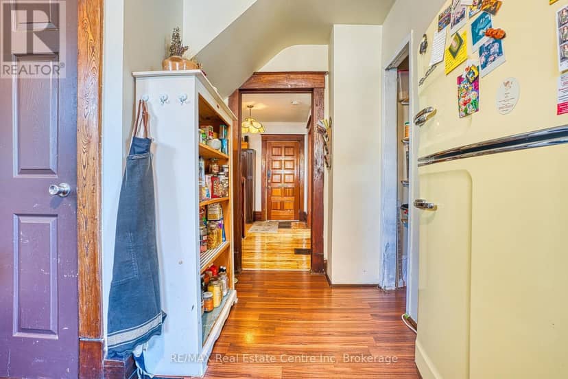 34 Wellington Street — photo 17 of 37