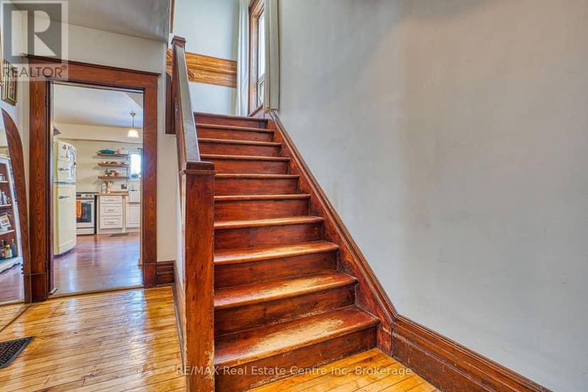 34 Wellington Street — photo 19 of 37