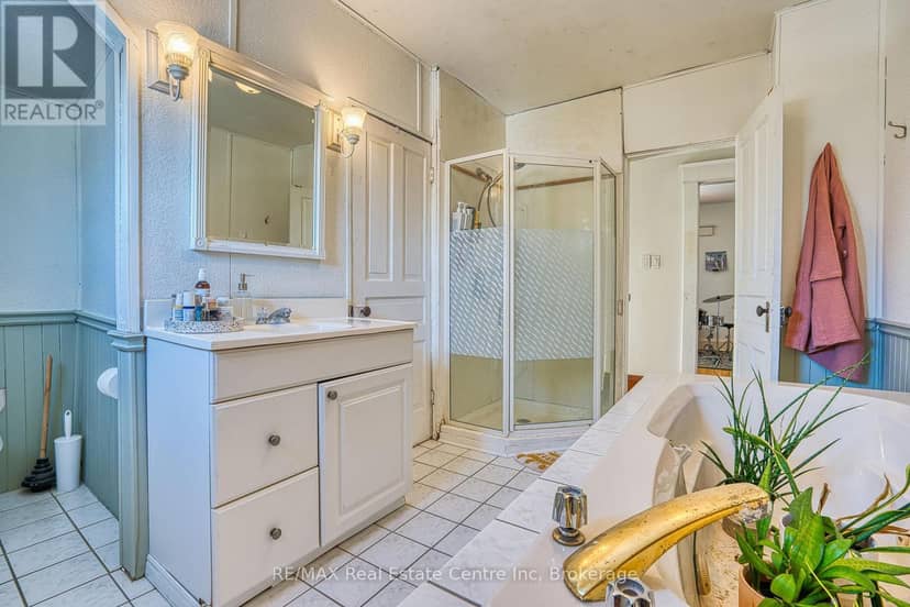 34 Wellington Street — photo 21 of 37