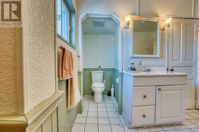 34 Wellington Street — photo 22 of 37
