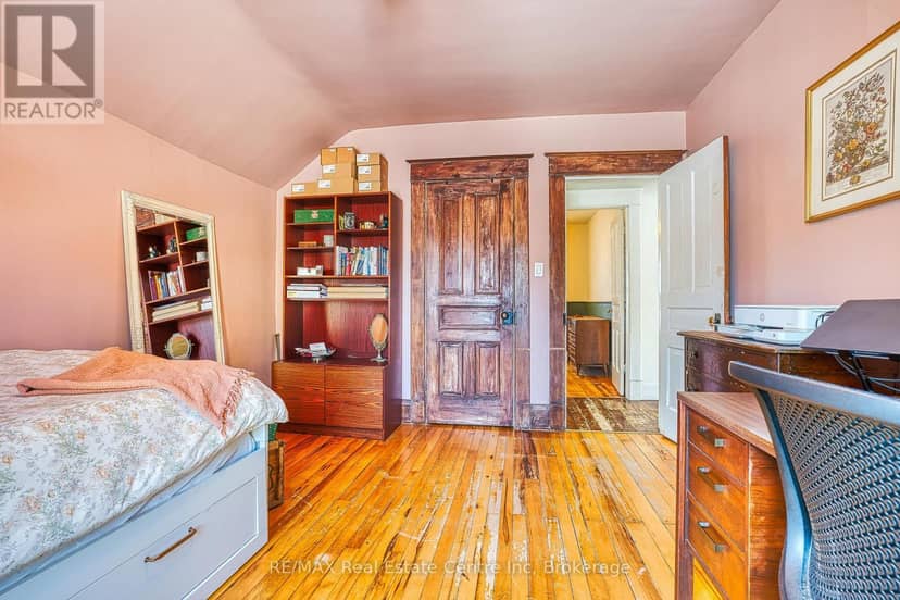 34 Wellington Street — photo 26 of 37