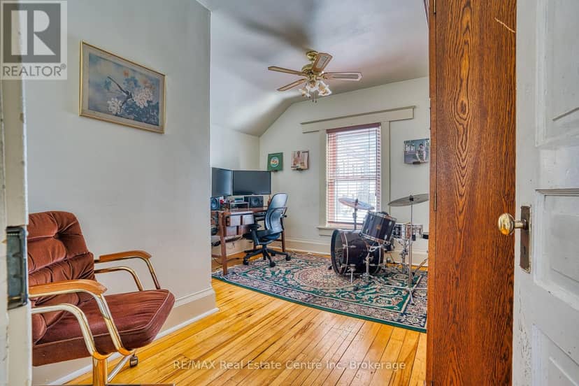 34 Wellington Street — photo 27 of 37