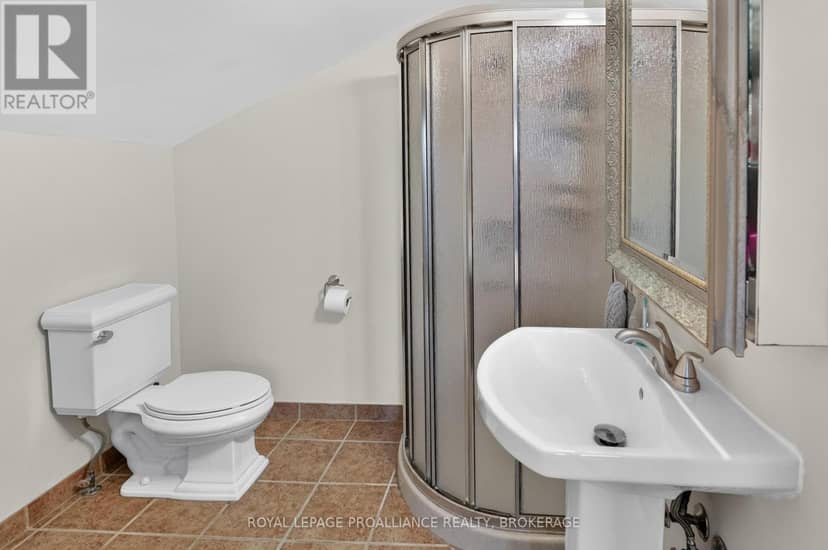 265 College Street — photo 17 of 31
