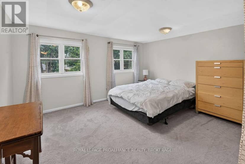 265 College Street — photo 20 of 31