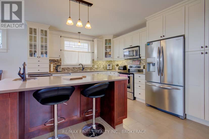 64 Tessa Boulevard — photo 19 of 40