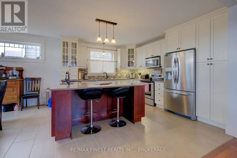 64 Tessa Boulevard — photo 20 of 40
