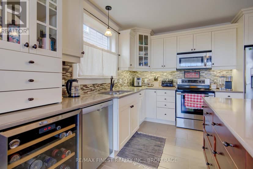 64 Tessa Boulevard — photo 22 of 40