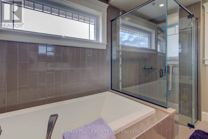 64 Tessa Boulevard — photo 31 of 40