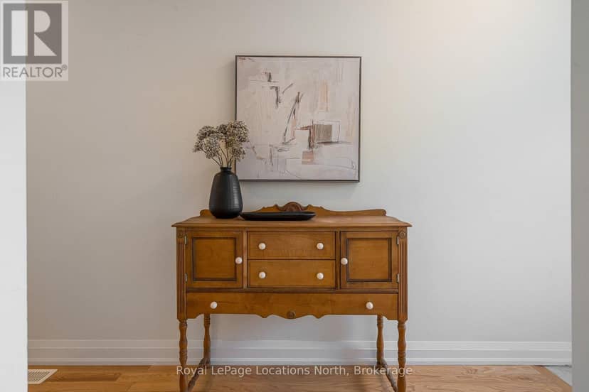 81 Kari Crescent — photo 8 of 40