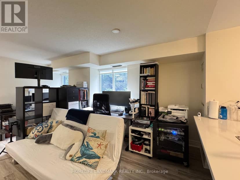 501 - 35 Balmuto Street — photo 14 of 26