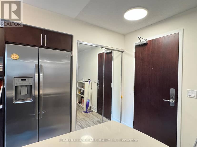 501 - 35 Balmuto Street — photo 6 of 26