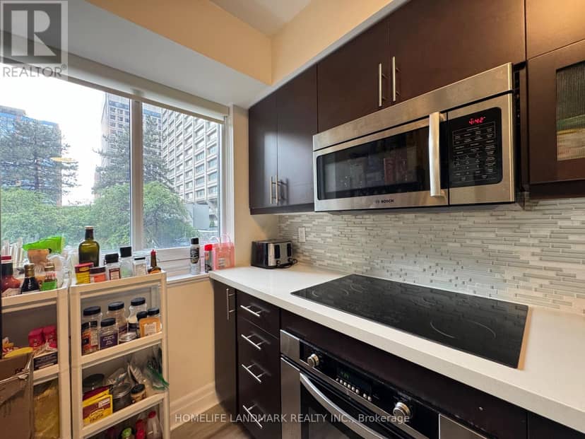 501 - 35 Balmuto Street — photo 8 of 26