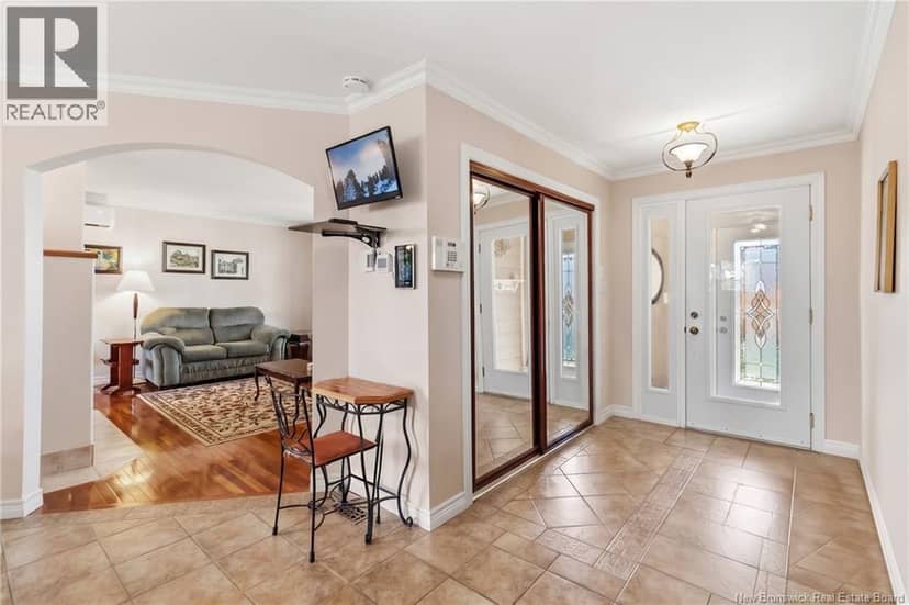 35 Firwood Crescent — photo 3 of 40