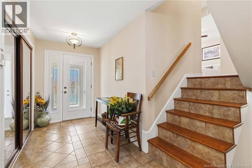 35 Firwood Crescent — photo 2 of 40