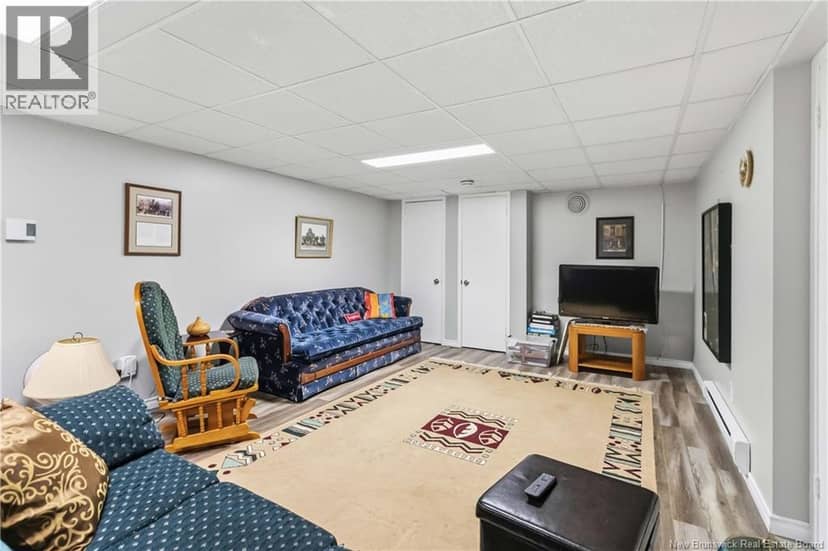 35 Firwood Crescent — photo 32 of 40