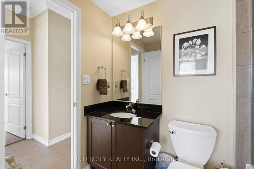 901 - 699 Aberdeen Boulevard — photo 12 of 28