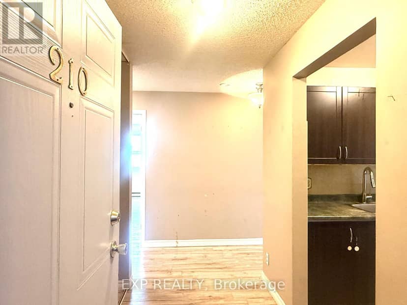 210 - 739 Deveron Crescent, London South, photo 7