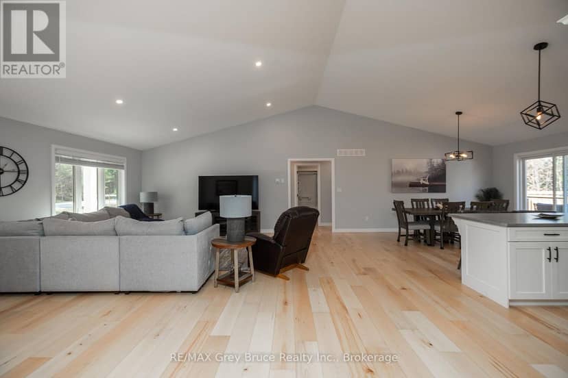 611 Sixth Street N, South Bruce Peninsula, photo 4