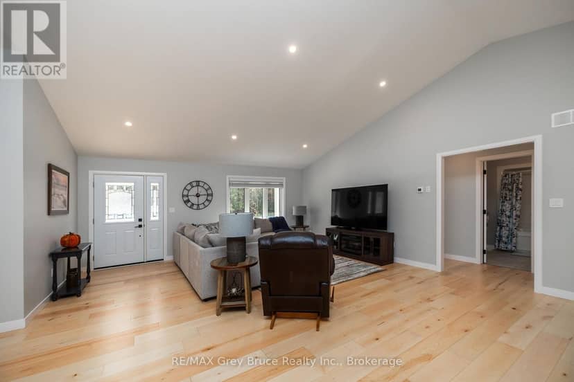 611 Sixth Street N, South Bruce Peninsula, photo 5