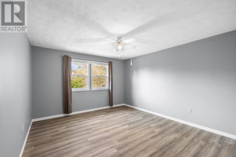 46 Westcomb Crescent — photo 17 of 40