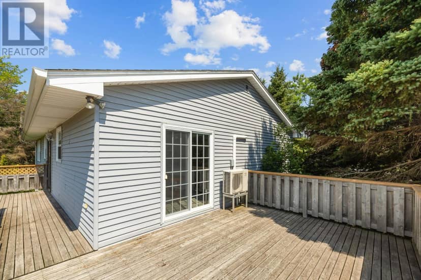 46 Westcomb Crescent — photo 29 of 40
