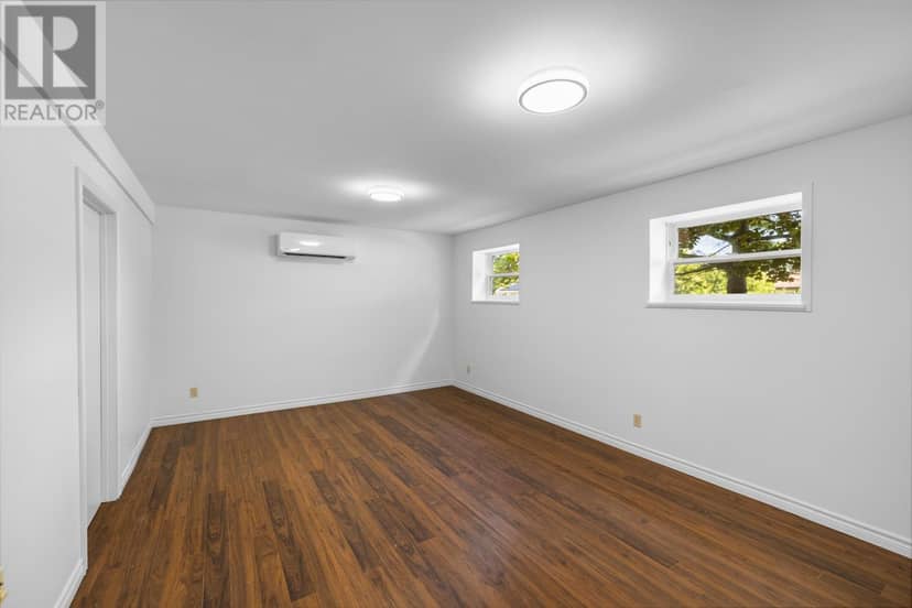 46 Westcomb Crescent — photo 31 of 40