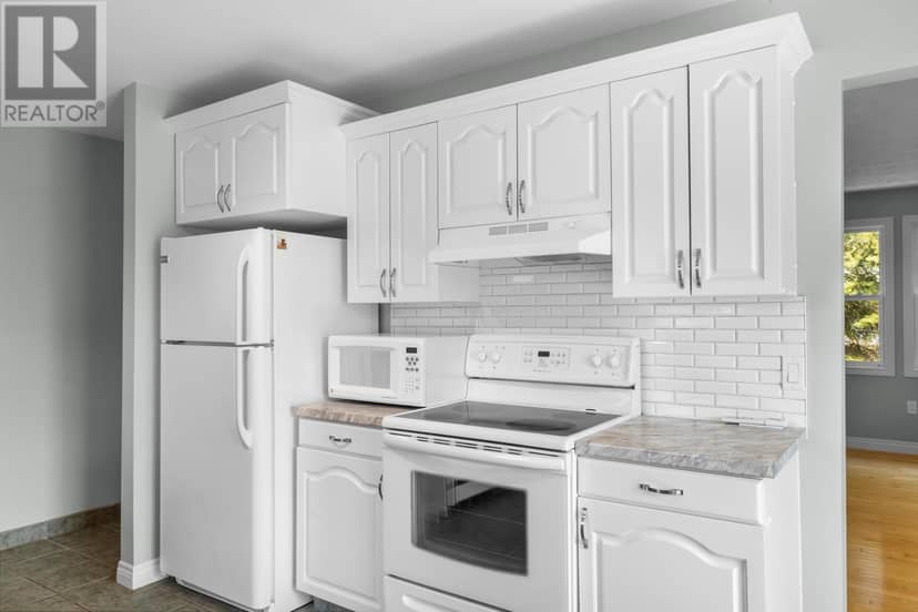 46 Westcomb Crescent — photo 7 of 40