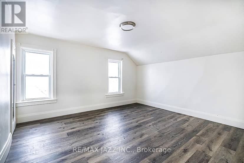 548 Front Street — photo 8 of 21