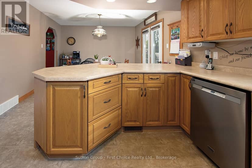136 Napier Street — photo 14 of 40