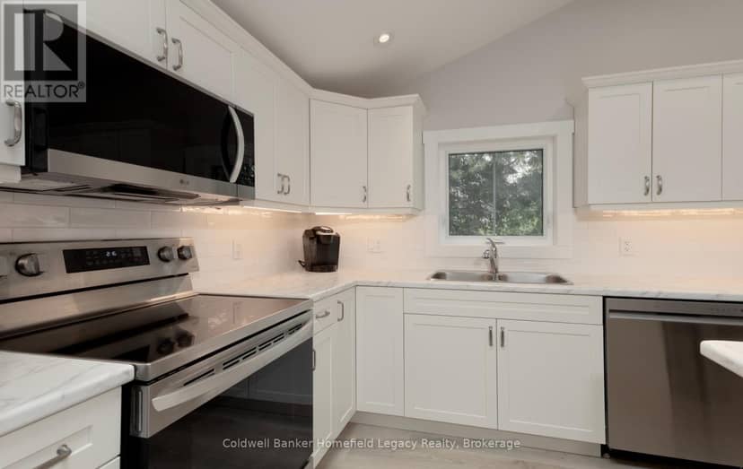 178 Thomas Street — photo 10 of 34