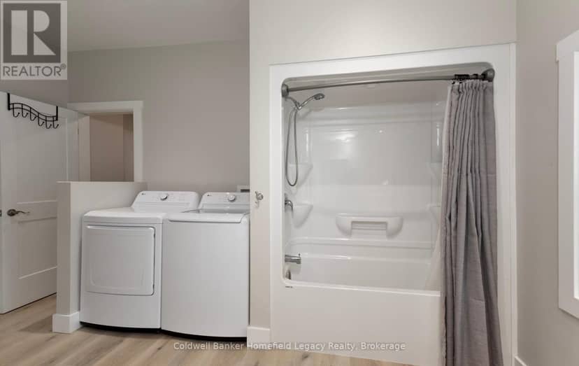 178 Thomas Street — photo 17 of 34