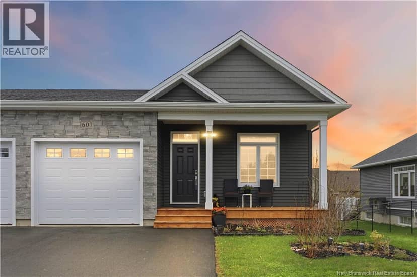 607 Royal Oaks Boulevard — photo 1 of 40