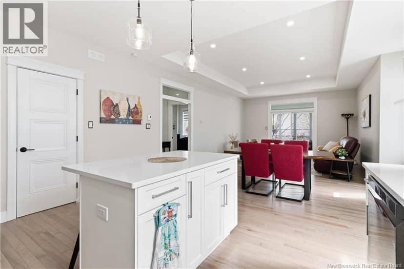 607 Royal Oaks Boulevard — photo 10 of 40