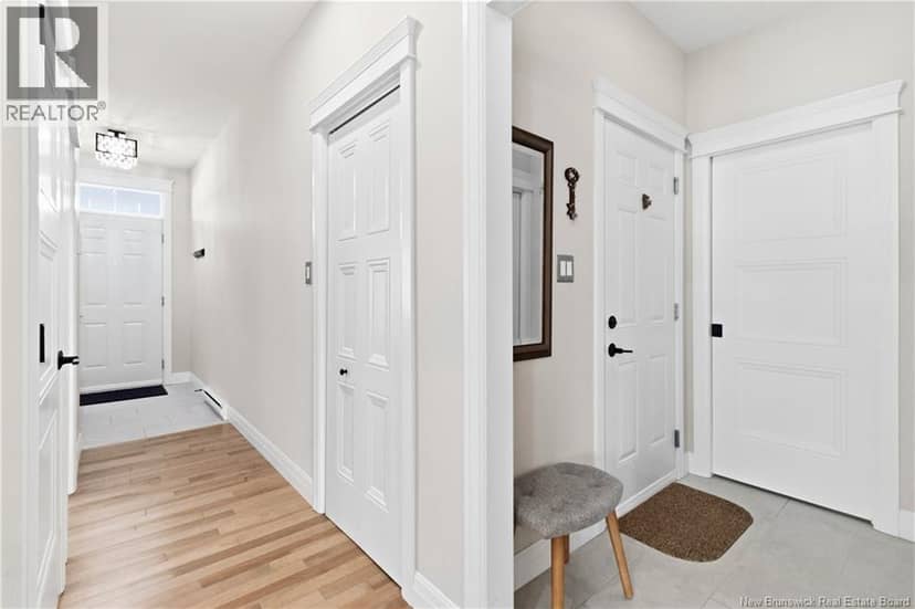 607 Royal Oaks Boulevard — photo 5 of 40