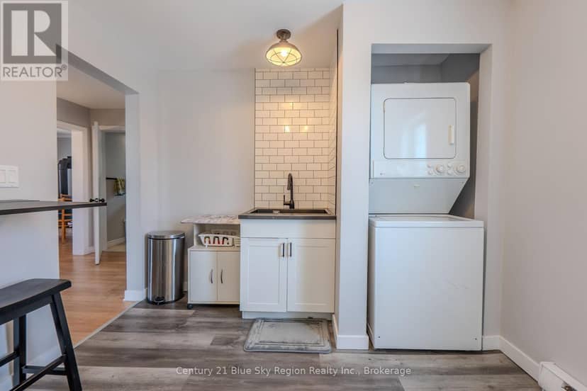 647 Douglas Street — photo 21 of 40