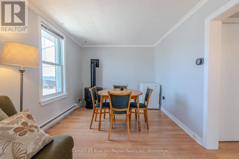 647 Douglas Street — photo 27 of 40