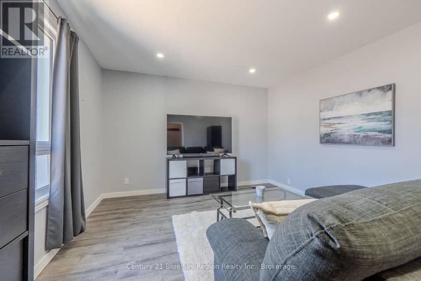 647 Douglas Street, North Bay, photo 3