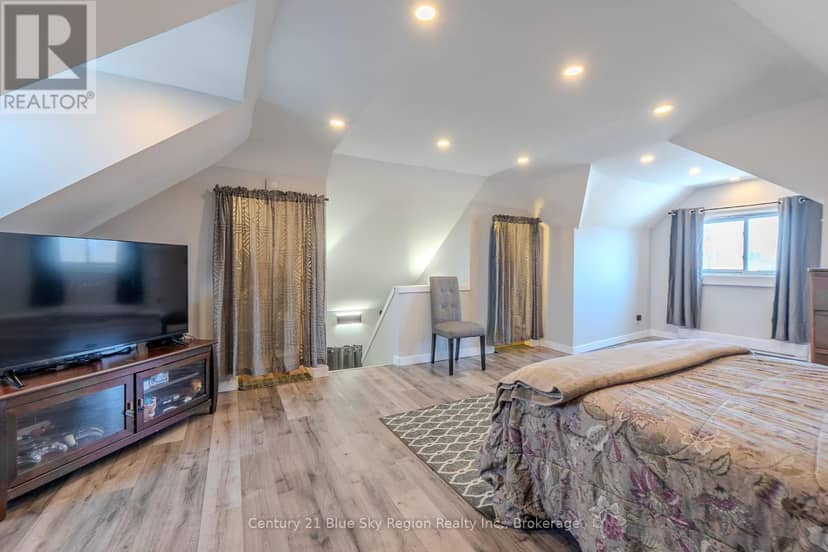647 Douglas Street — photo 31 of 40