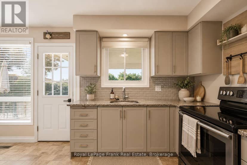 185 Athabasca Street — photo 10 of 28